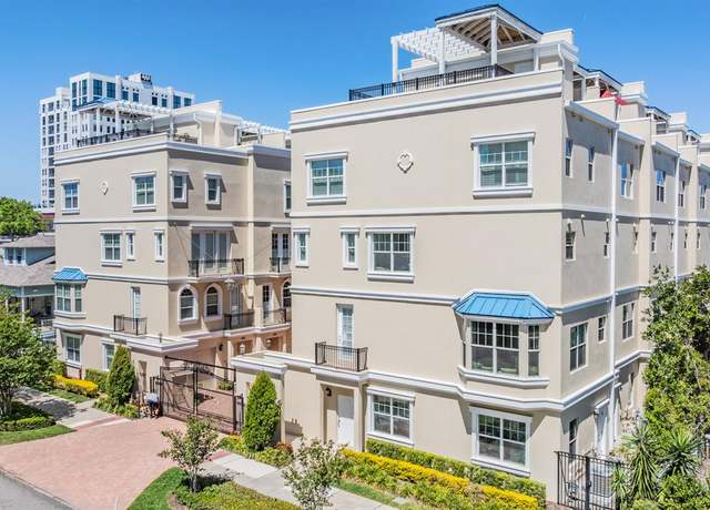 Property at 409 Regent Ln N, St Petersburg, FL 33701, 3 beds, 3.5 baths
