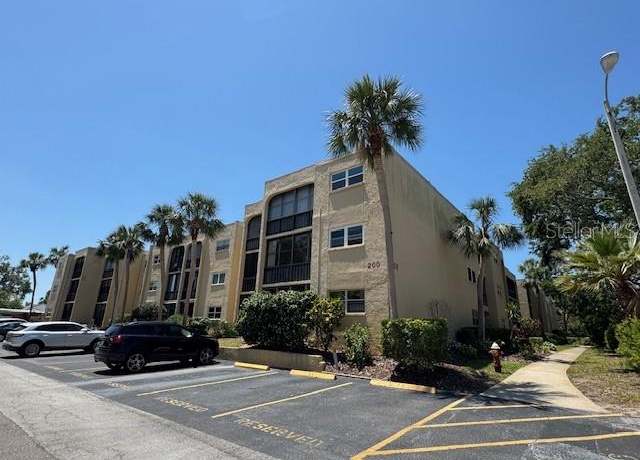 Property at 11485 Oakhurst Rd #319, Largo, FL 33774, 1 bed, 1.5 baths