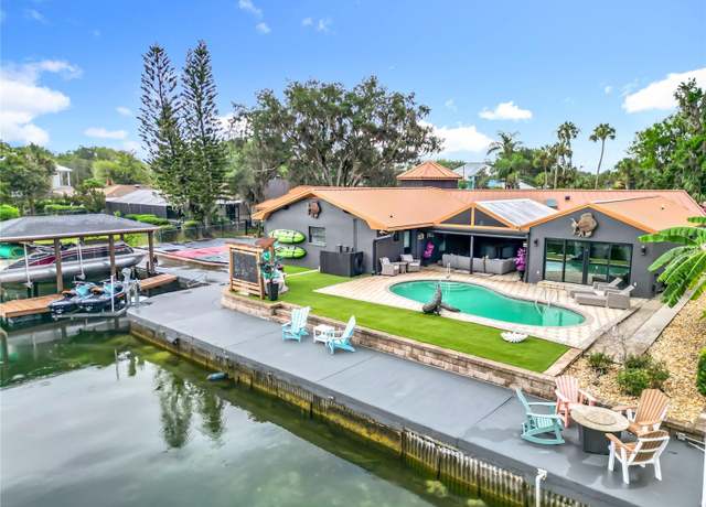 Property at 823 SW Kings Bay Dr, Crystal River, FL 34429, 4 beds, 3 baths