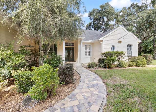 Property at 6 Woodlee Ct N, Homosassa, FL 34446, 3 beds, 2.5 baths