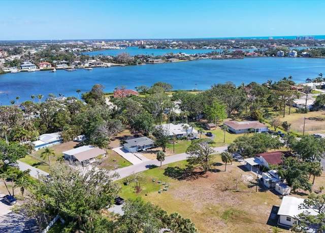 Property at 203 Palm Ave, Nokomis, FL 34275, 2 beds, 2 baths