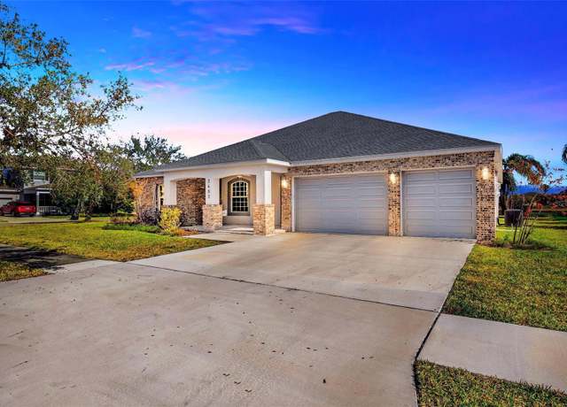 Property at 2402 Cumberland Cliff Dr, Ruskin, FL 33570, 4 beds, 3 baths