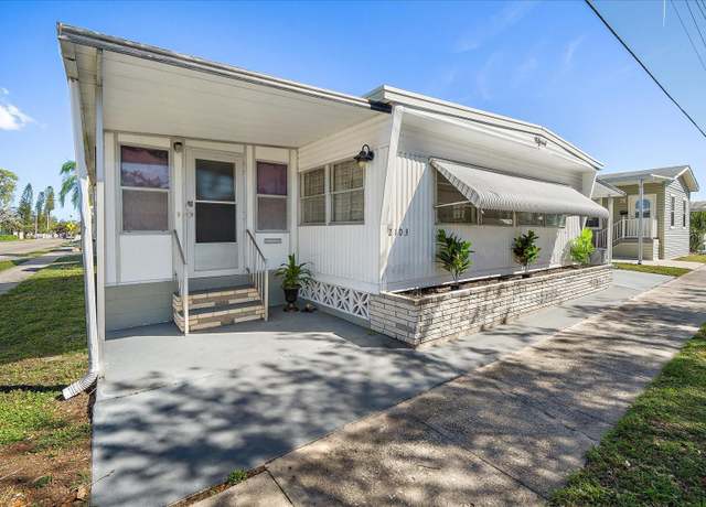 Property at 2103 18th St W, Bradenton, FL 34205, 2 beds, 2 baths