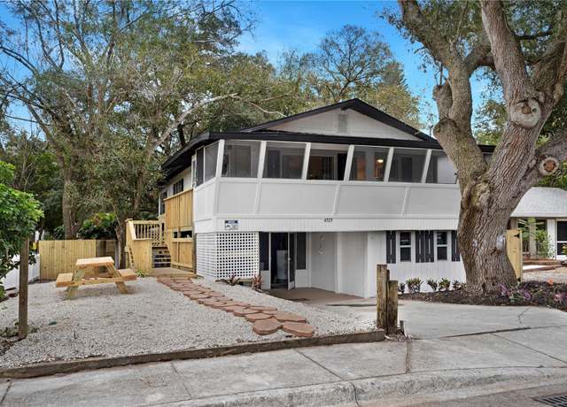 Property at 4705 Hollingsworth Ave, Sarasota, FL 34233, 6 beds, 4 baths