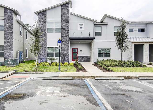 Property at 690 Pebble Beach Dr, Davenport, FL 33896, 5 beds, 4 baths