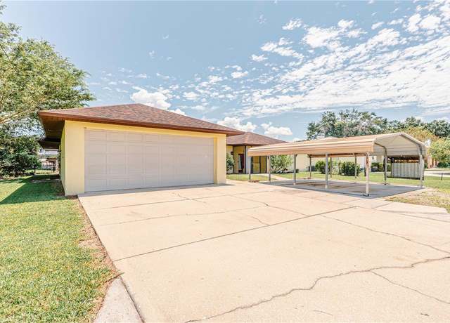 Property at 180 Lakeview Dr, Haines City, FL 33844, 4 beds, 3 baths