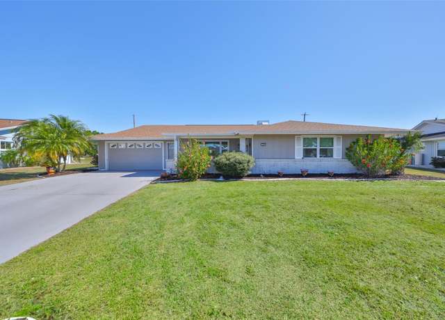 Property at 607 Fox Hills Dr, Sun City Center, FL 33573, 2 beds, 2 baths