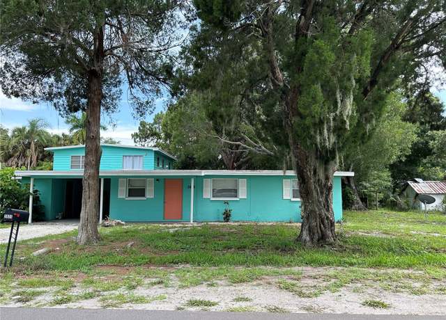Property at 704 38th St W, Bradenton, FL 34205, 7 beds, 4 baths