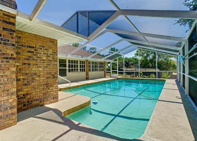 Property at 1233 Gladstone Dr, Deltona, FL 32725, 3 beds, 2.5 baths