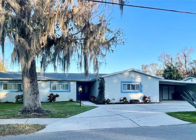 Property at 1303 SE Kings Bay Dr, Crystal River, FL 34429, 3 beds, 2.5 baths