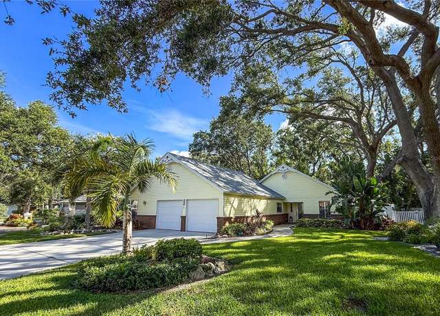 Property at 6818 Arbor Oaks Cir, Bradenton, FL 34209, 3 beds, 2 baths