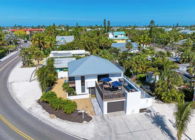 Property at 5613 Gulf Dr, Holmes Beach, FL 34217, 3 beds, 2 baths