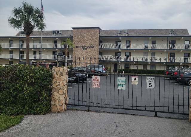Property at 6100 12th St S #212, St Petersburg, FL 33705, 1 bed, 1 bath
