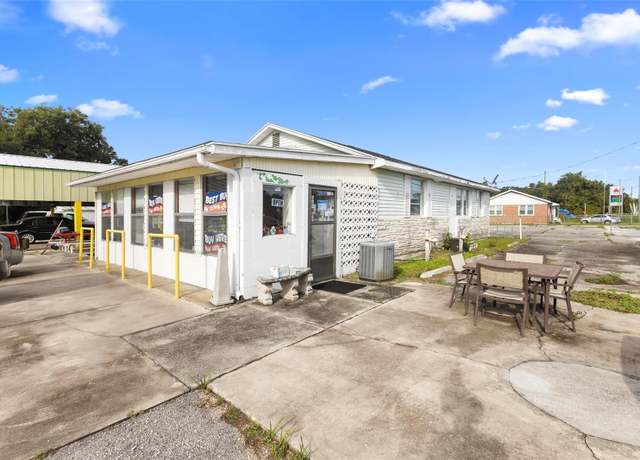 Property at 2490 N Woodland Blvd, Deland, FL 32720, 1.5 baths