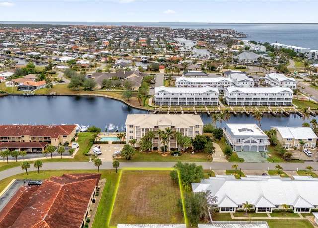 Property at 267 Lewis Cir, Punta Gorda, FL 33950