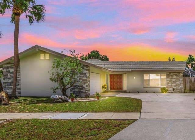 Property at 13986 Bonnie Brae Dr, Largo, FL 33774, 5 beds, 3 baths