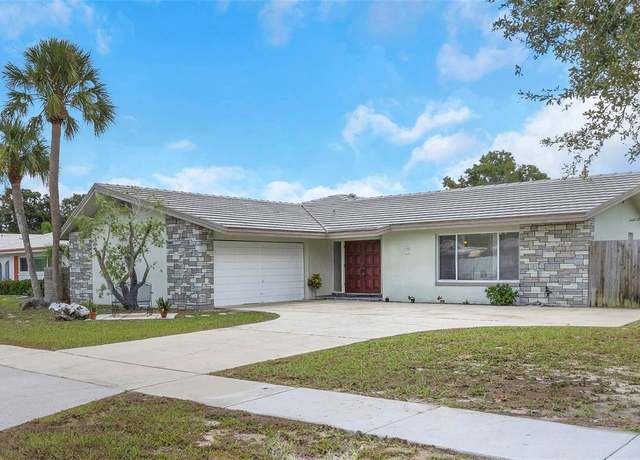 Property at 13986 Bonnie Brae Dr, Largo, FL 33774, 5 beds, 3 baths