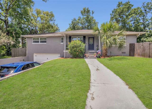 Property at 300 Hickory Ct, Apopka, FL 32712, 3 beds, 2 baths