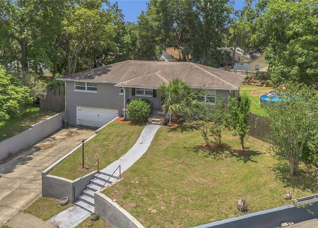 Property at 300 Hickory Ct, Apopka, FL 32712, 3 beds, 2 baths