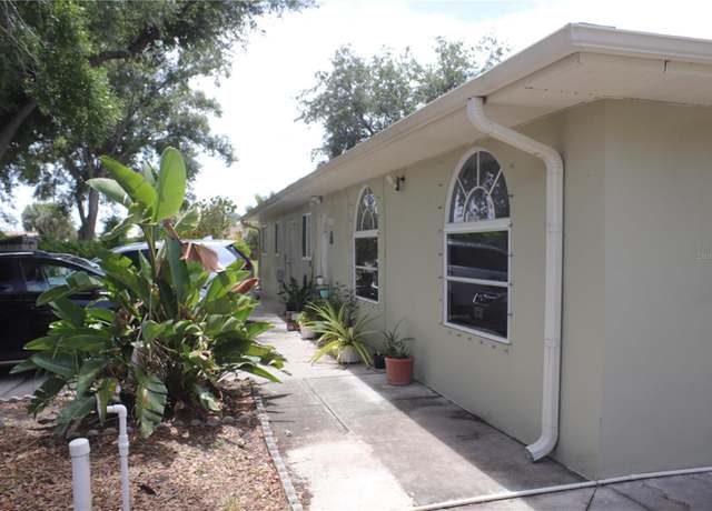 Property at 12210 Genoa Dr, North Port, FL 34287, 5 beds, 4 baths