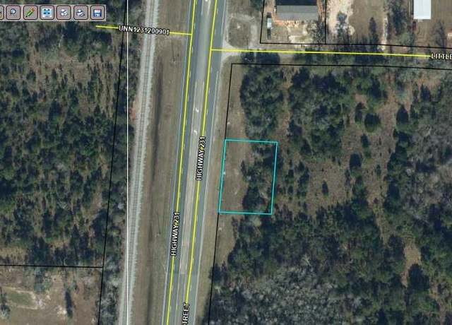 Property at 810 King St, Graceville, FL 32440