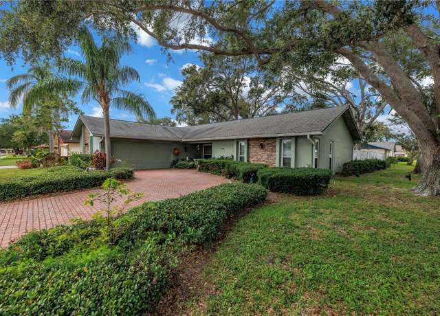 Property at 9611 107th Ave N, Largo, FL 33773, 4 beds, 2 baths