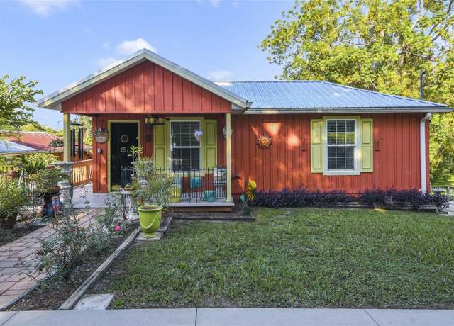 Property at 151 S Clayton St, Mount Dora, FL 32757, 2 beds, 2 baths