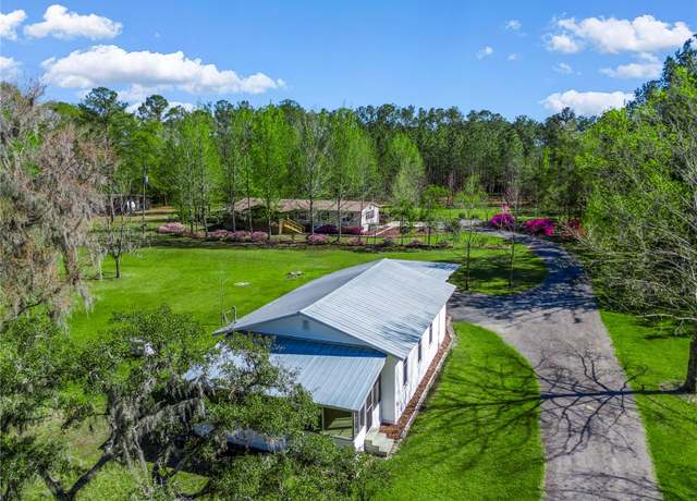 Property at 11668 W County Road 18, Lake Butler, FL 32054, 7 beds, 4 baths