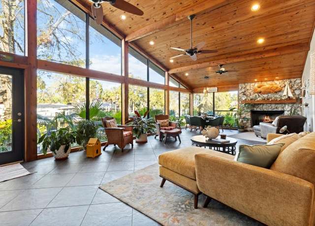 Property at 11590 W Waterway Dr, Homosassa, FL 34448, 3 beds, 3.5 baths