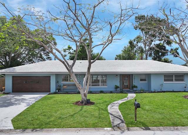 Property at 2932 Upper Tangelo Dr, Sarasota, FL 34239, 3 beds, 2 baths