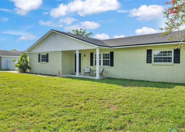 Property at 934 Point View Ln, Lakeland, FL 33813, 4 beds, 2 baths