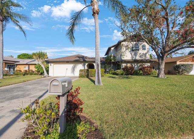 Property at 5938 Oakhurst Dr, Seminole, FL 33772, 4 beds, 3 baths