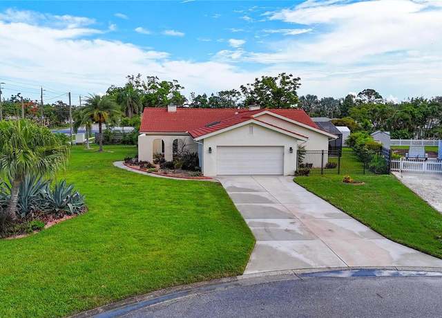 Property at 1414 75th St NW, Bradenton, FL 34209, 4 beds, 2.5 baths