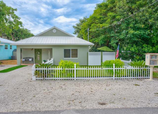 Property at 173 Hibiscus St, Tavernier, FL 33070, 3 beds, 2 baths