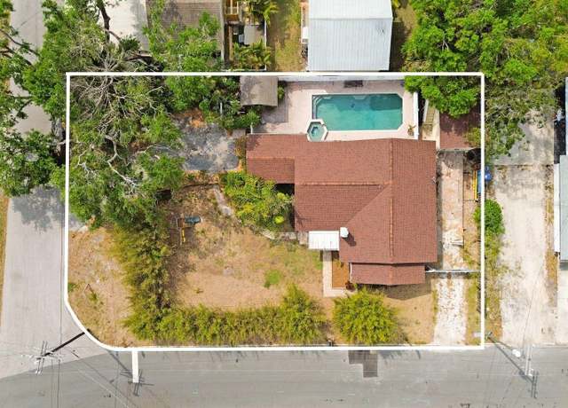 Property at 316 29th St W, Bradenton, FL 34205, 4 beds, 2 baths