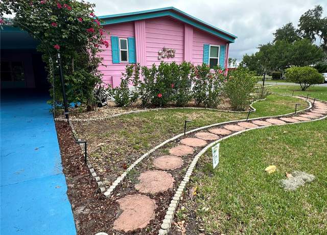 Property at 46 Seminole Path, Wildwood, FL 34785, 2 beds, 2 baths