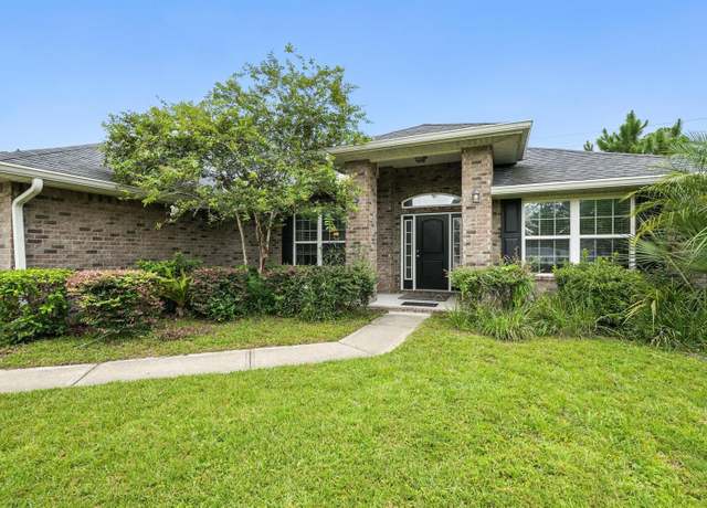 Property at 8 Zorro Ct, Palm Coast, FL 32164, 4 beds, 3 baths