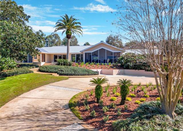 Property at 12104 Lakeshore Dr, Clermont, FL 34711, 4 beds, 3.5 baths