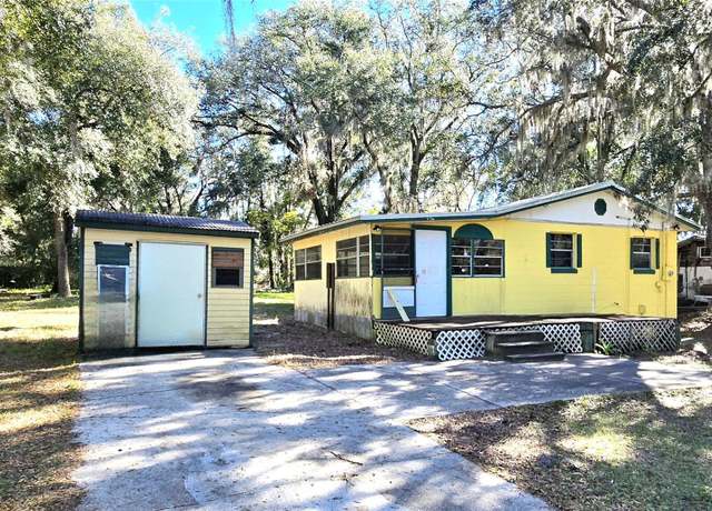 Property at 912 Center St, Crescent City, FL 32112, 3 beds, 1.5 baths