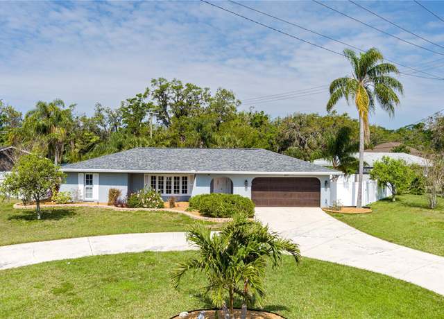Property at 4807 W Country Club Dr, Sarasota, FL 34243, 3 beds, 2 baths