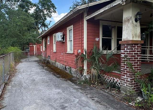 Property at 7807 N Mulberry St, Tampa, FL 33604, 2 beds, 1 bath