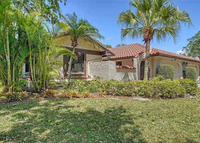 Property at 5458 Golf Pointe Dr, Sarasota, FL 34243, 2 beds, 2 baths