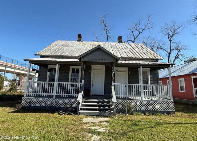Property at 224 S Thompson St, Starke, FL 32091, 4 beds, 2 baths