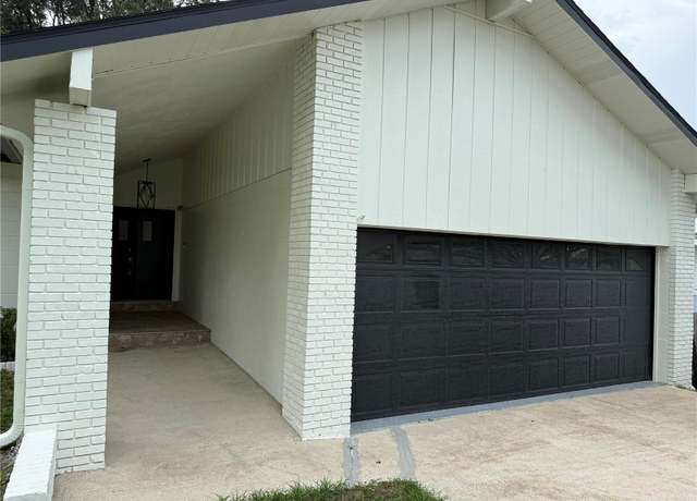 Property at 616 Water Rd, Ocala, FL 34472, 3 beds, 2 baths