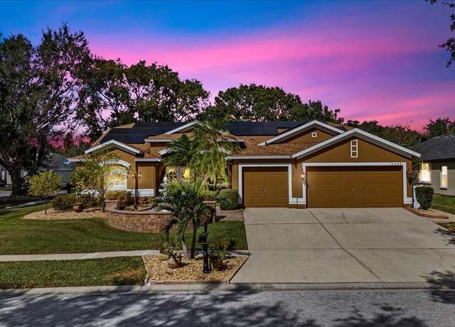 Property at 4508 Compass Oaks Dr, Valrico, FL 33596, 4 beds, 3 baths