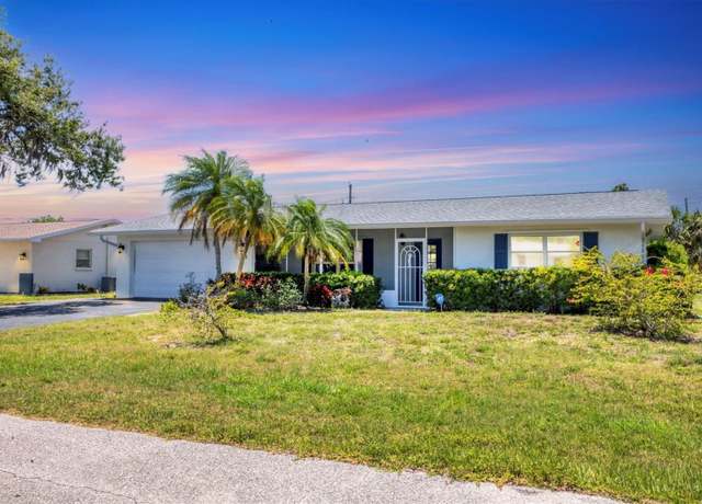 Property at 305 E Wentworth Cir, Englewood, FL 34223, 3 beds, 2 baths