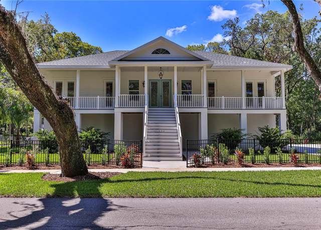 Property at 130 NE Crystal St, Crystal River, FL 34428, 3 beds, 2 baths