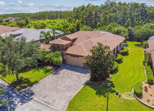 Property at 141 Lemon Grove Dr, Poinciana, FL 34759, 4 beds, 4.5 baths