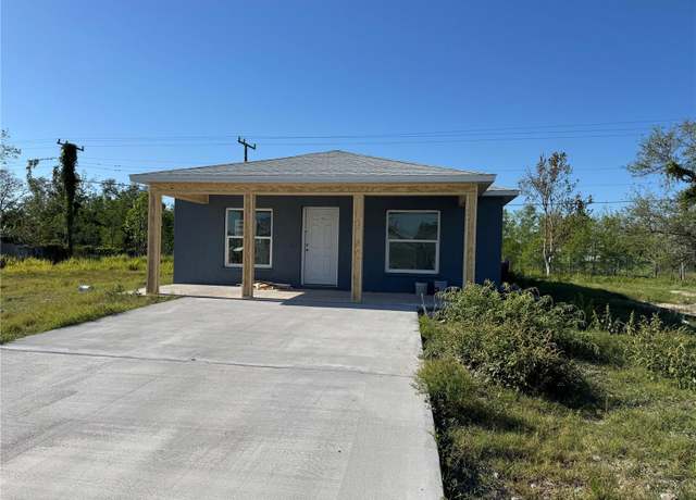 Property at 1211 30th Ave W, Bradenton, FL 34205, 3 beds, 2 baths