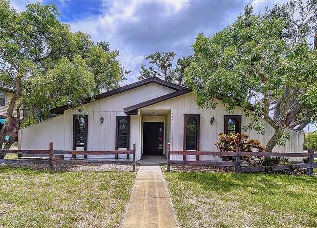 Property at 903 72nd St NW, Bradenton, FL 34209, 3 beds, 2 baths